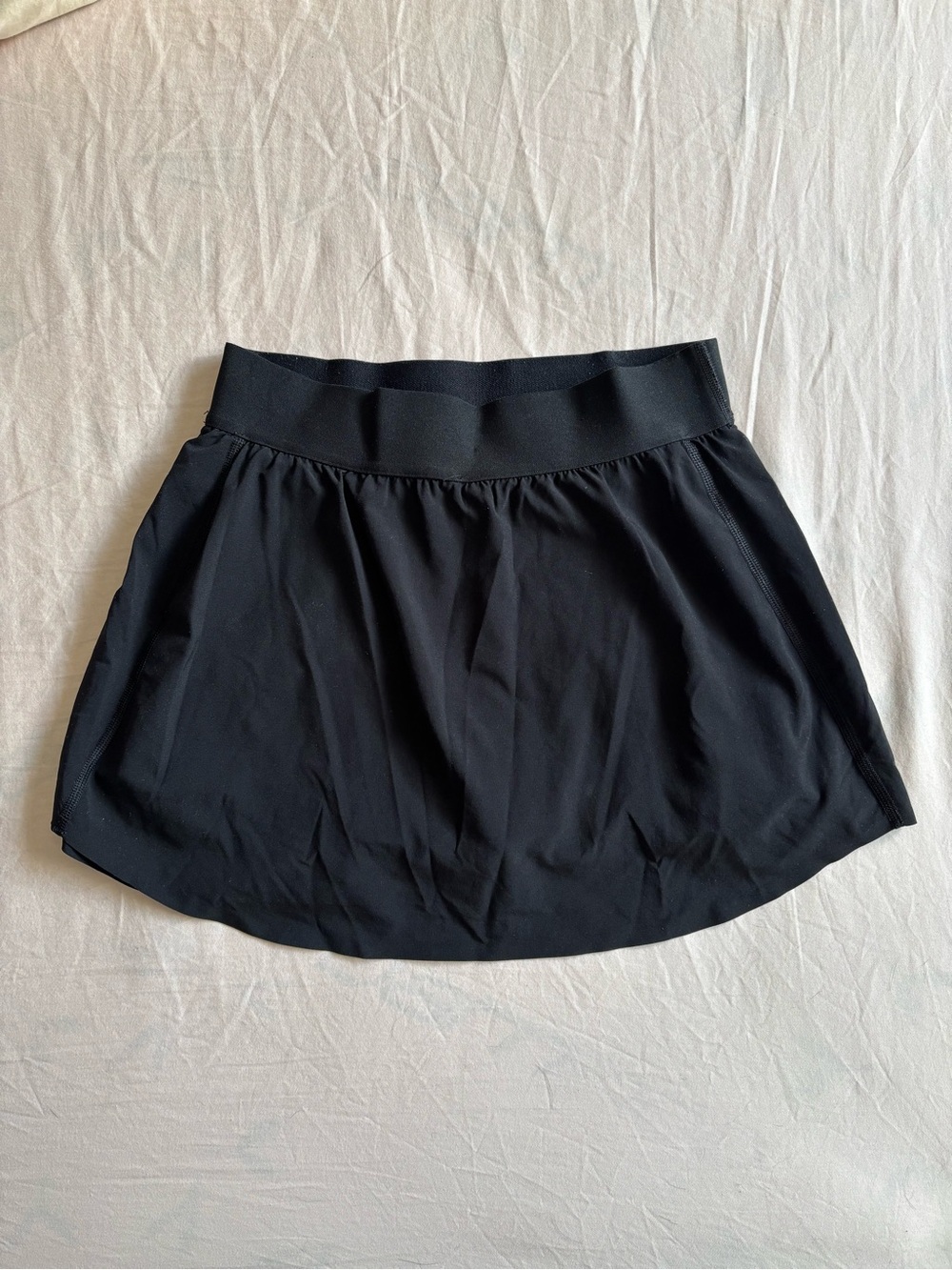 ARITZIA TNA Golden black mini skirt with built in shorts | Size XS | Activewear
